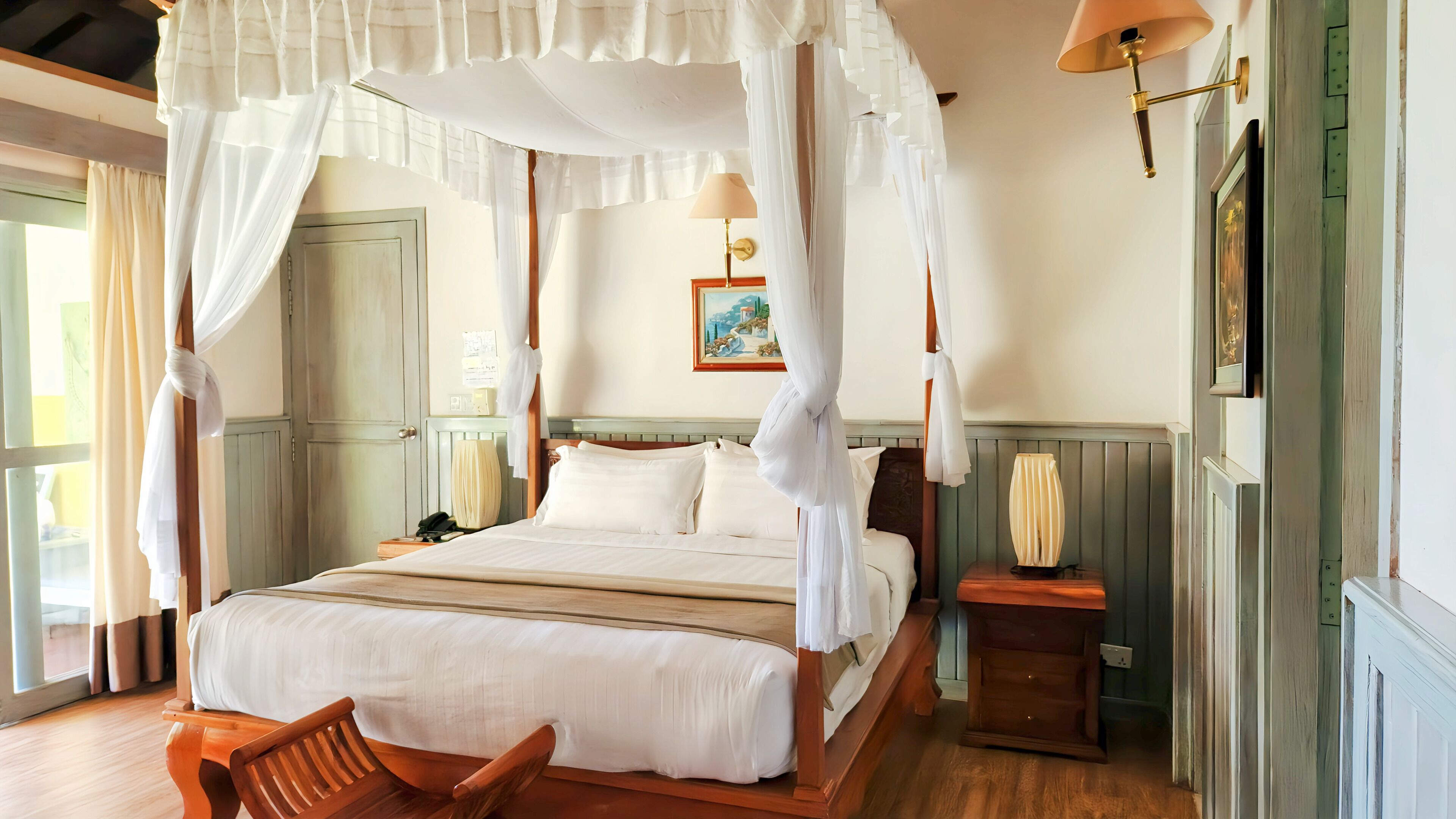 Chambre Deluxe, 1 très grand lit, vue jardin | Minibar, coffres-forts dans les chambres, décoration personnalisée