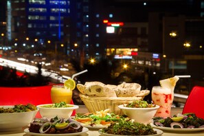 Free daily cooked-to-order breakfast