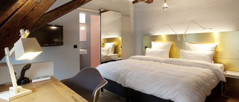 Premium bedding, free WiFi