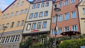 A row of traditional European buildings with a sign for 'DORUMERO' on the third building. - DORMERO Schwäbisch Hall (Schwäbisch Hall)