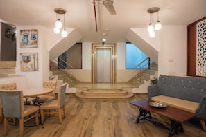 Lobby sitting area - Ahuja Residency, Dlf Phase II (Gurugram)