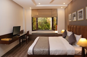 Suíte executiva, para não fumantes | 1 quarto, roupas de cama premium, edredons de pluma, frigobar