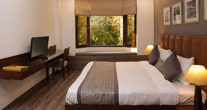 Ahuja Residency, Dlf Phase II