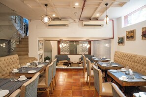 Restaurant - Ahuja Residency, Dlf Phase II (Gurugram)