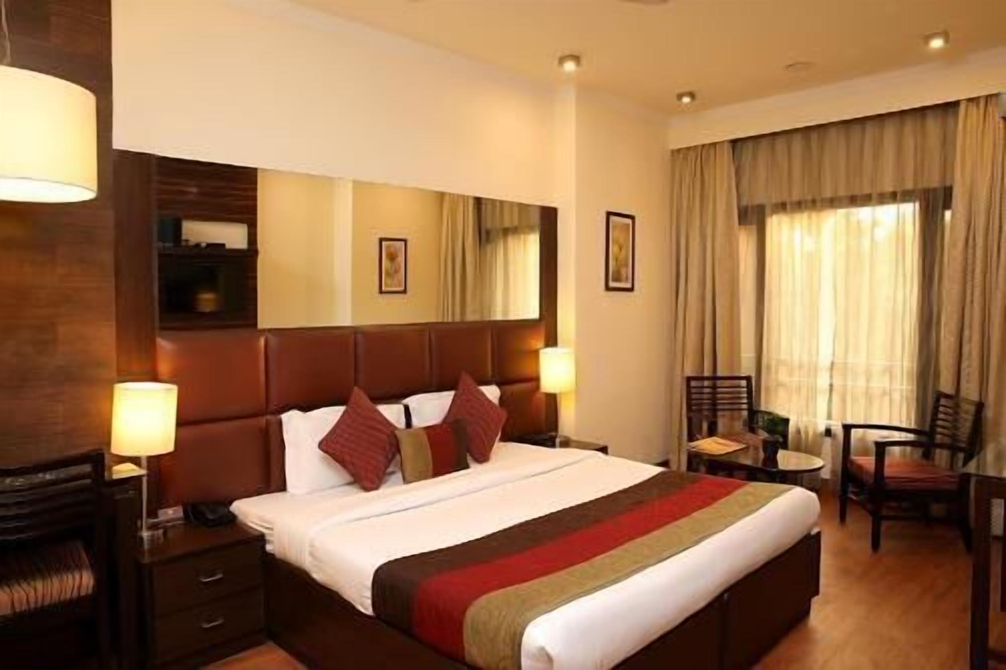 1 bedroom, premium bedding, down comforters, minibar