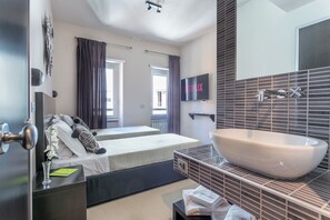 Habitación clásica con 2 camas individuales | 4 habitaciones, ropa de cama de alta calidad, edredón y escritorio 