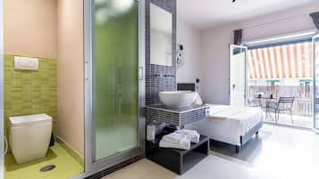 Quarto casal superior, 1 cama de casal, sacada | 4 quartos, roupas de cama premium, edredons de pluma, escrivaninha