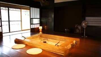 Traditional House (Hanabusa with Continental Breakfast ) | Makan dalam bilik