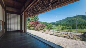 美十八 (朝食食材セットつき） | 高級寝具、羽毛の掛け布団、ミニバー、セーフティボックス (室内)