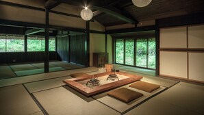 美十八 (朝食食材セットつき） | 高級寝具、羽毛の掛け布団、ミニバー、セーフティボックス (室内)