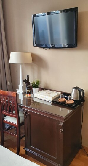 Deluxe Double Room | Egyptian cotton sheets, premium bedding, minibar, in-room safe - Smart Hotel Gallery House (Palermo)
