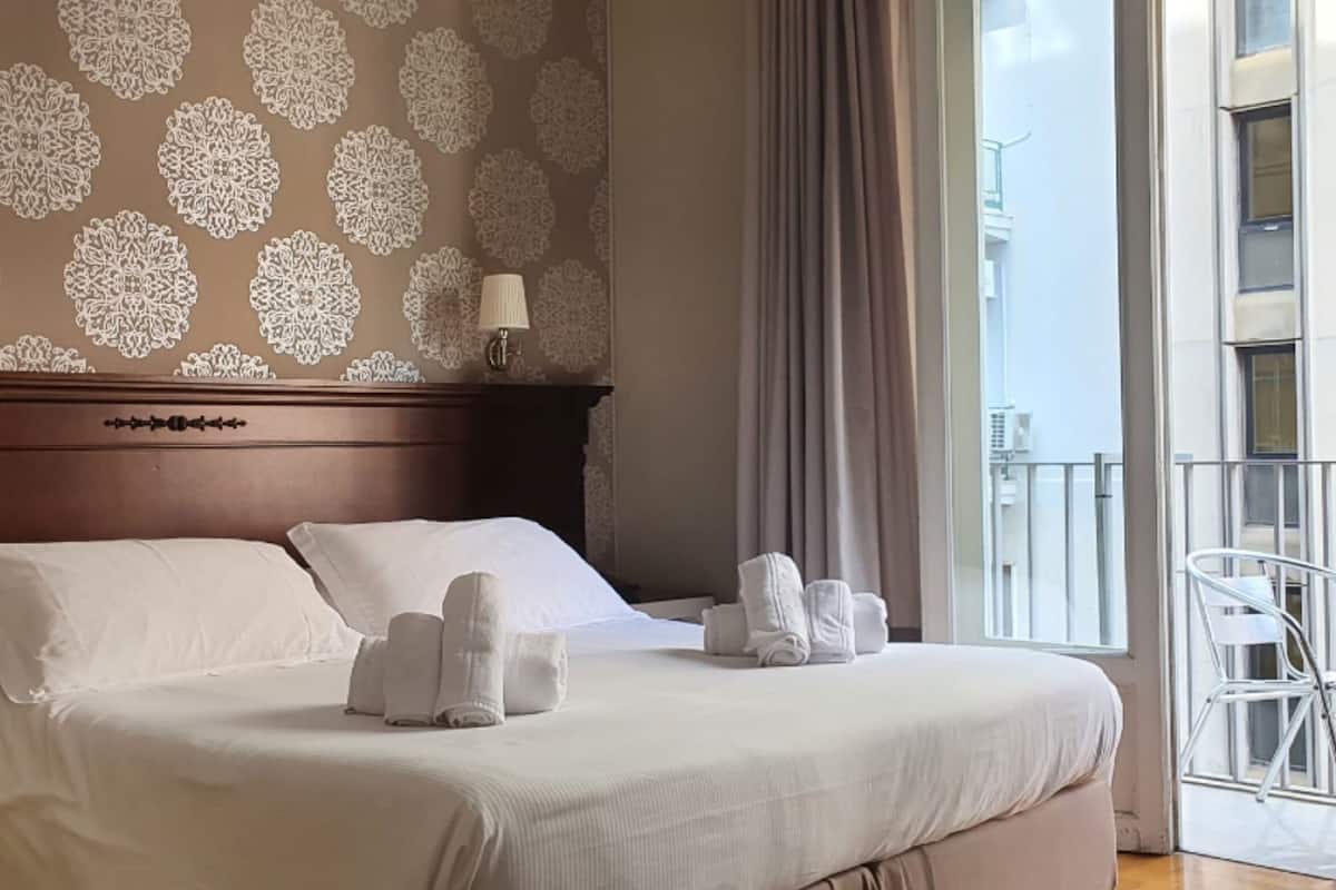 Chambre supérieure double | Draps en coton égyptien, literie de qualité, minibar, coffre-fort