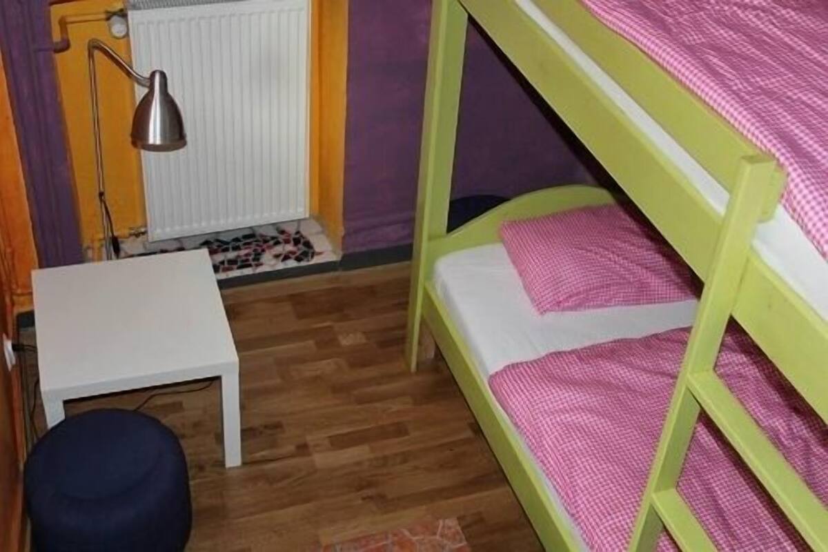Chambre Économique avec lits jumeaux, salle de bains commune | Lits bébé (gratuits), Wi-Fi gratuit