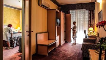 Suite | Minibar, Zimmersafe, Schreibtisch, Babybetten