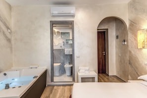 Comfort Suite | Egyptian cotton sheets, premium bedding, down duvets, in-room safe - Hotel Santa Prassede (Rome)