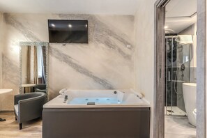 Comfort Suite | Egyptian cotton sheets, premium bedding, down comforters, in-room safe - Hotel Santa Prassede (Rome)