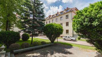 Vista frontal de la propiedad