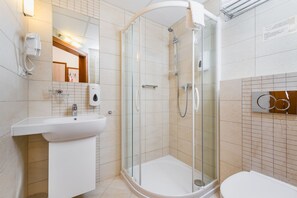 Literie de qualité supérieure, coffres-forts dans les chambres, bureau