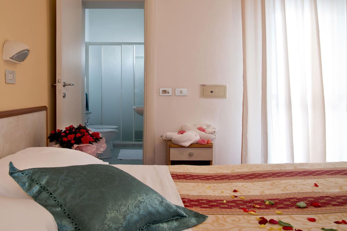 In-room safe, desk, cribs (surcharge)