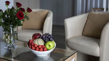 Studio, 2 Bedrooms | Living area