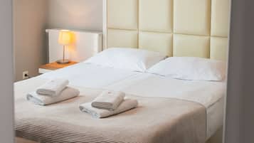 1 quarto, cofres nos quartos, escrivaninha