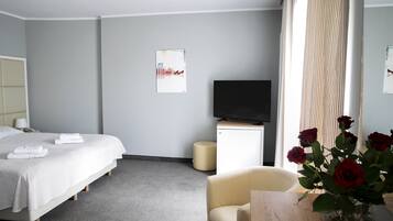 Lägenhet | 1 sovrum, värdeförvaringsskåp på rummet och skrivbord