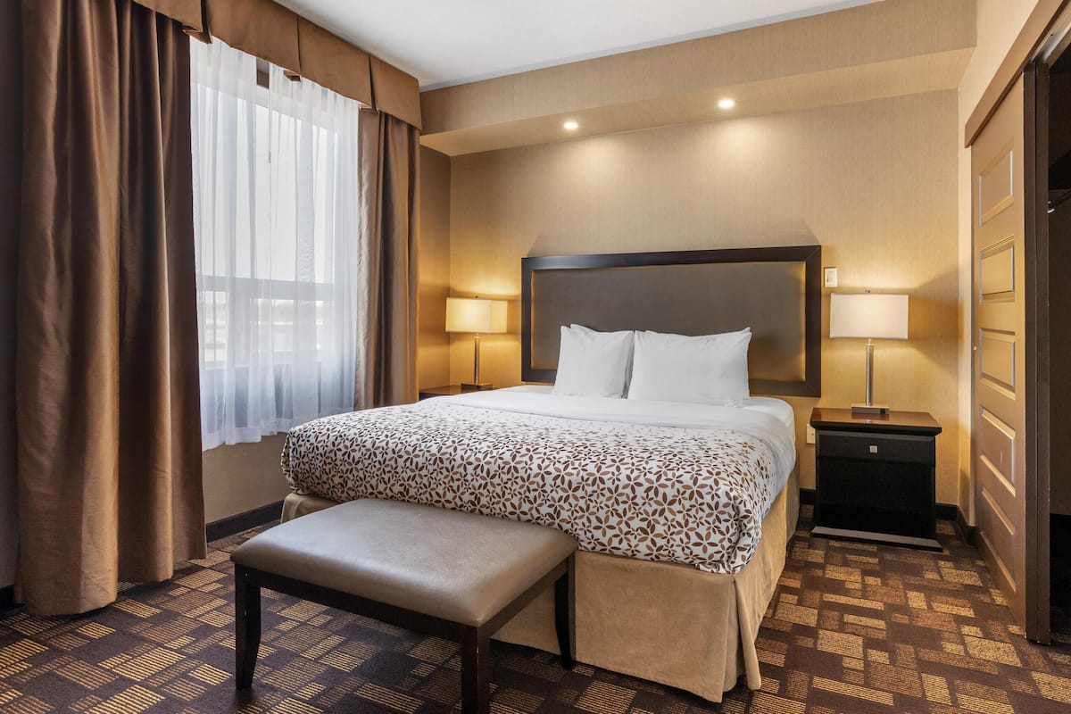 Svit - 1 kingsize-sÀng - icke-rökare - pentry | SÀngtillbehör av högsta kvalitet, skrivbord och arbetsyta för laptop