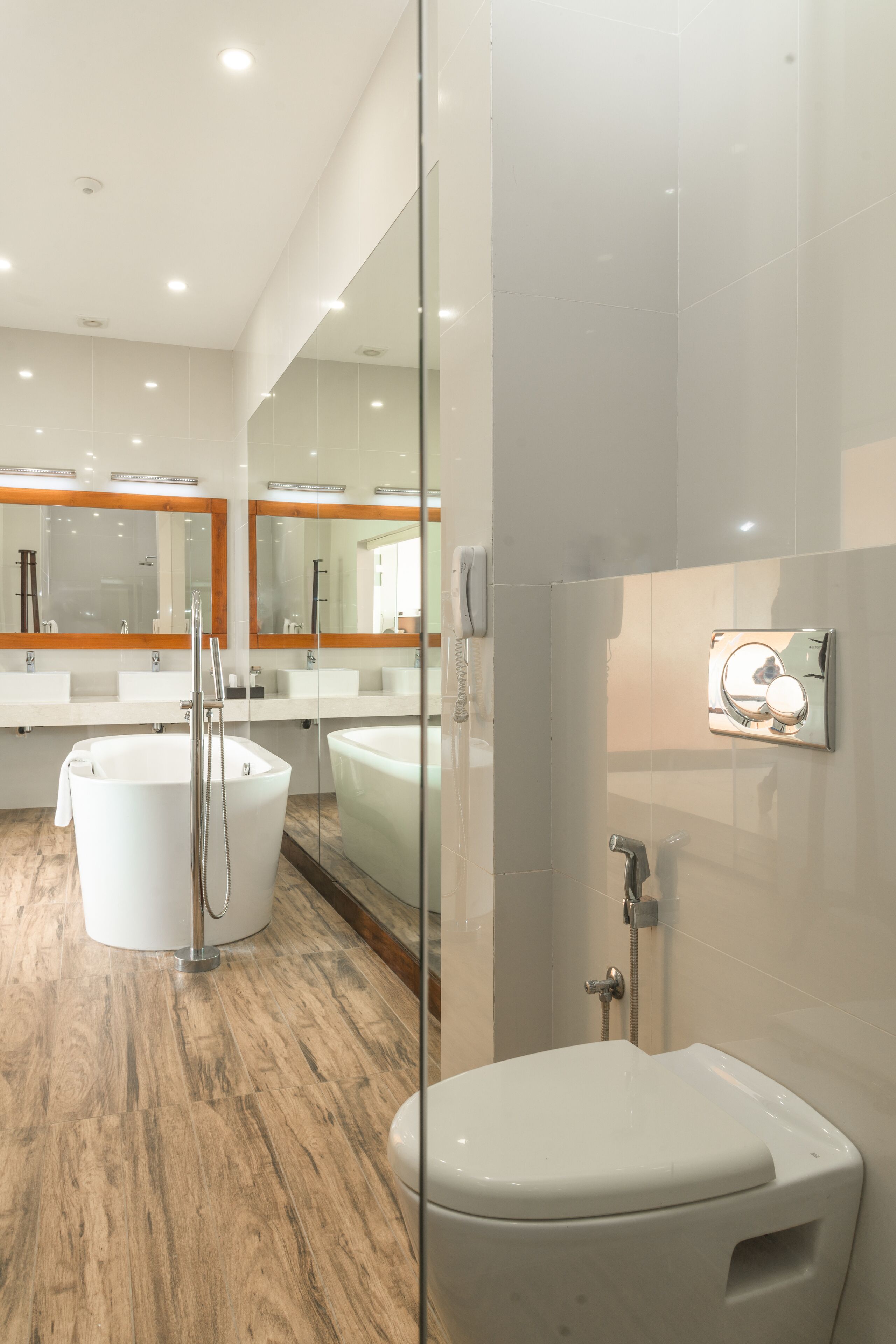 shinagawa suite | bathroom | rainfall showerhead, free toiletries, hair dryer, bathrobes