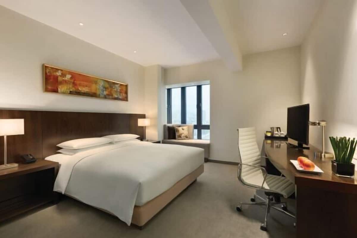 In-room safe, desk, soundproofing, iron/ironing board