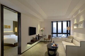 In-room safe, desk, soundproofing, iron/ironing board - Hyatt Place Shenzhen Dongmen (Shenzhen)