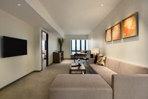 Caja de seguridad en la habitación y escritorio 