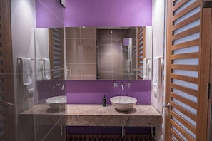Hair dryer, towels - TRYP by Wyndham Bucaramanga Cabecera (Bucaramanga)