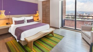 Minibar, in-room safe, desk, iron/ironing board - TRYP by Wyndham Bucaramanga Cabecera (Bucaramanga)