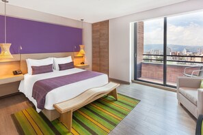 Minibar, in-room safe, desk, iron/ironing board - TRYP by Wyndham Bucaramanga Cabecera (Bucaramanga)