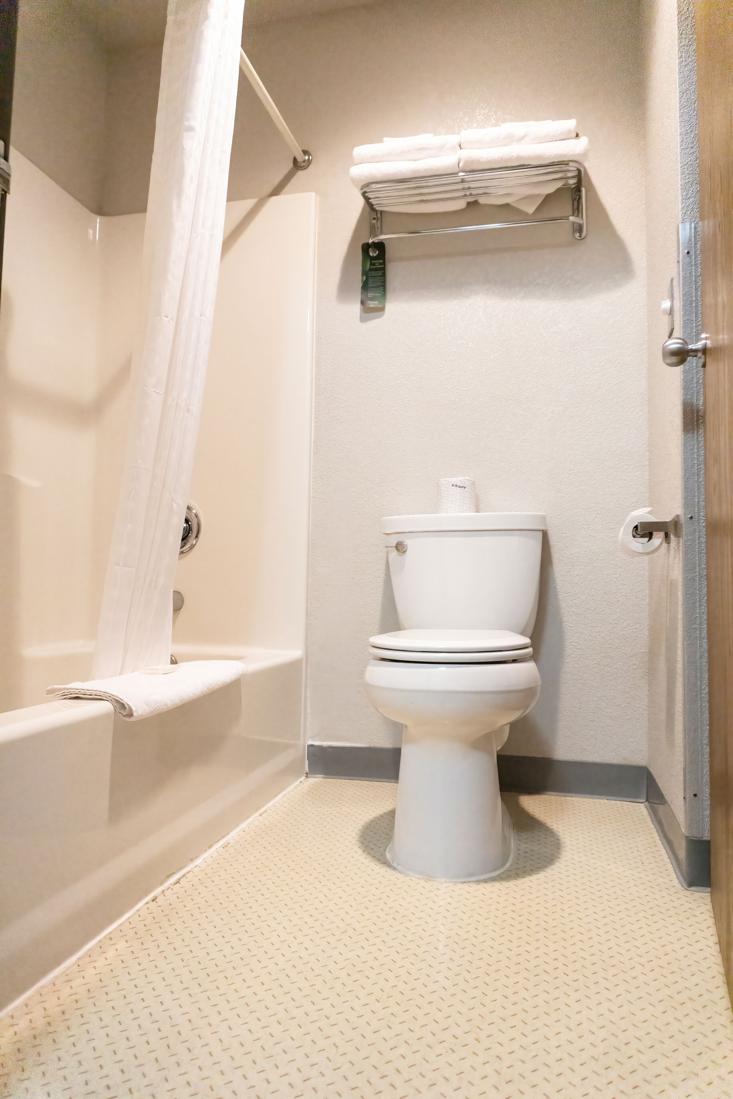 free toiletries, towels