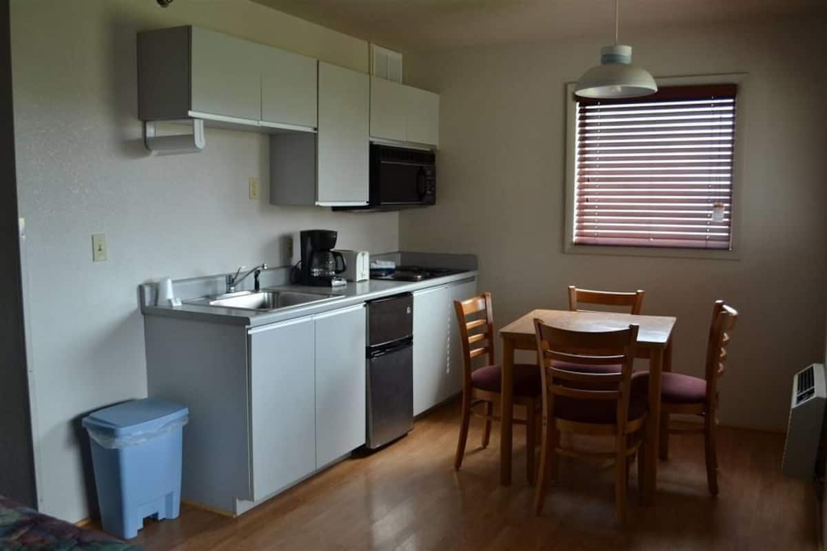 suite, 2 queen beds, kitchenette, mountain view | desk, soundproofing, iron/ironing board, free wifi