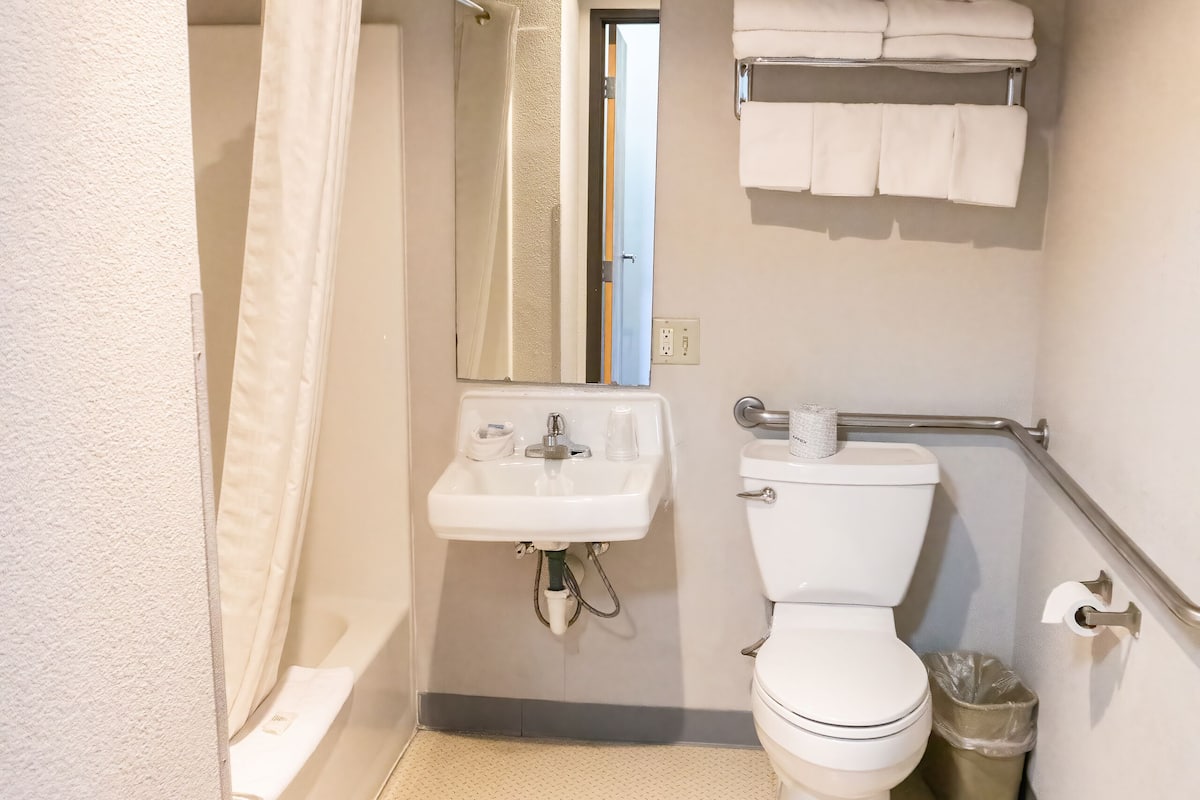 standard room, 2 queen beds, accessible, mountain view | bathroom | free toiletries, towels