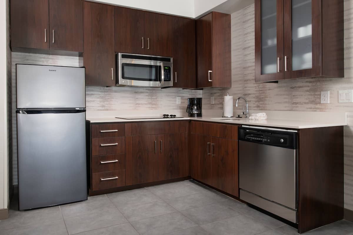 fridge, microwave, stovetop, dishwasher