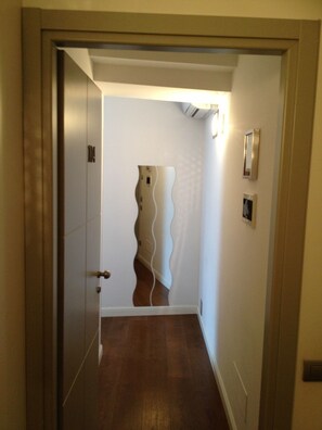 Rom – superior | Minibar (inkludert), safe på rommet, individuelt innredet og skrivebord