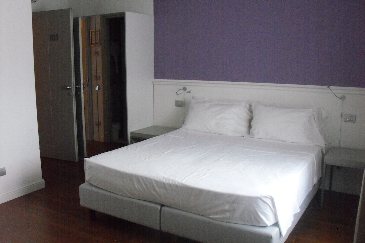 Classic Room | Free minibar, in-room safe, individually furnished, desk