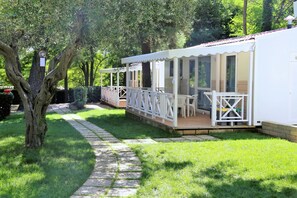 Luxury Mobile Home, 2 Bedrooms | Terrace/patio - Camping Village Green Garden (Sirolo)