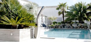2 outdoor pools, sun loungers - Le Clos Saint-Martin Hôtel & Spa (Saint-Martin-de-Re)