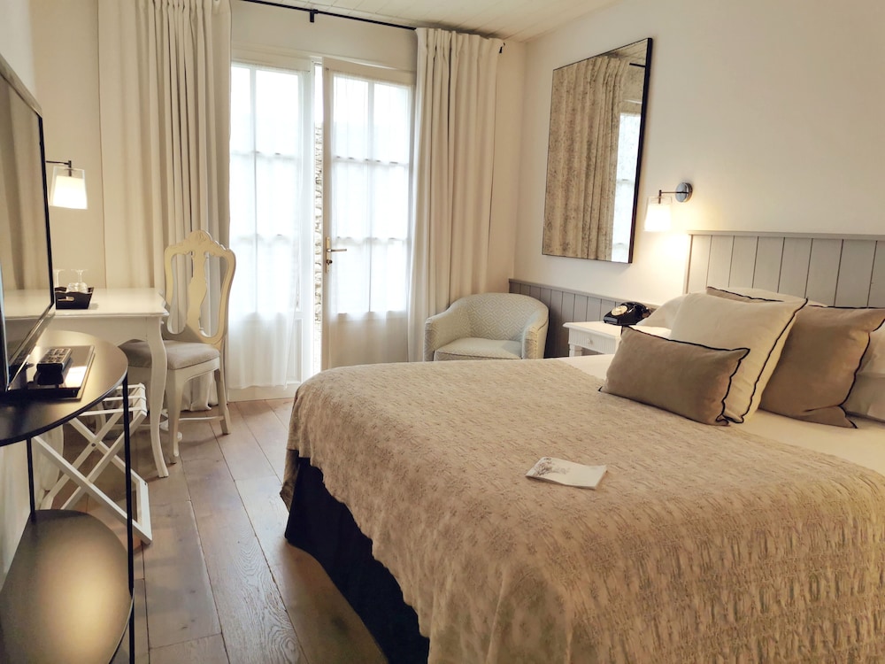Le Clos Saint-Martin Hotel Spa by null