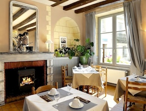 Breakfast (EUR 10 per person)