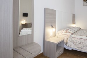 Down duvets, memory-foam beds, in-room safe, desk - Albergo Amalfi Milano (Milan)