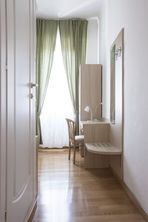 Single Room | Down duvets, memory-foam beds, in-room safe, desk - Albergo Amalfi Milano (Milan)