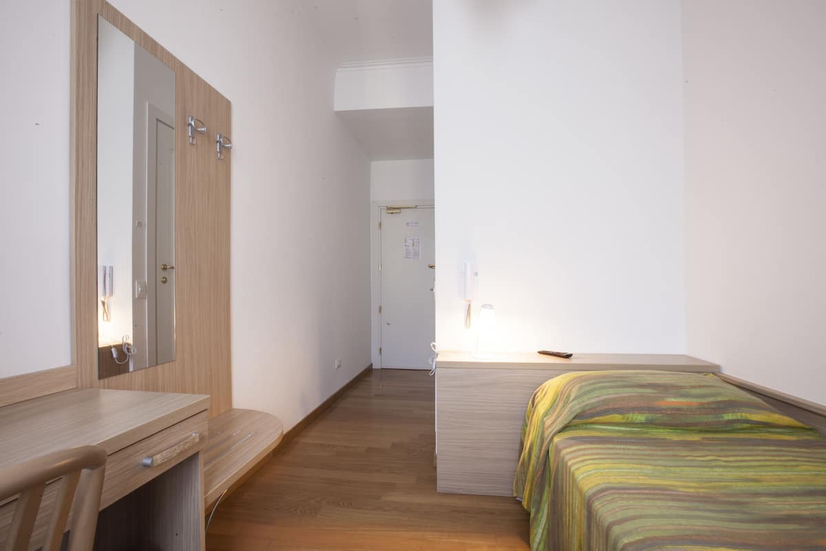 Single Room | 1 bedroom, down comforters, memory foam beds, in-room safe
