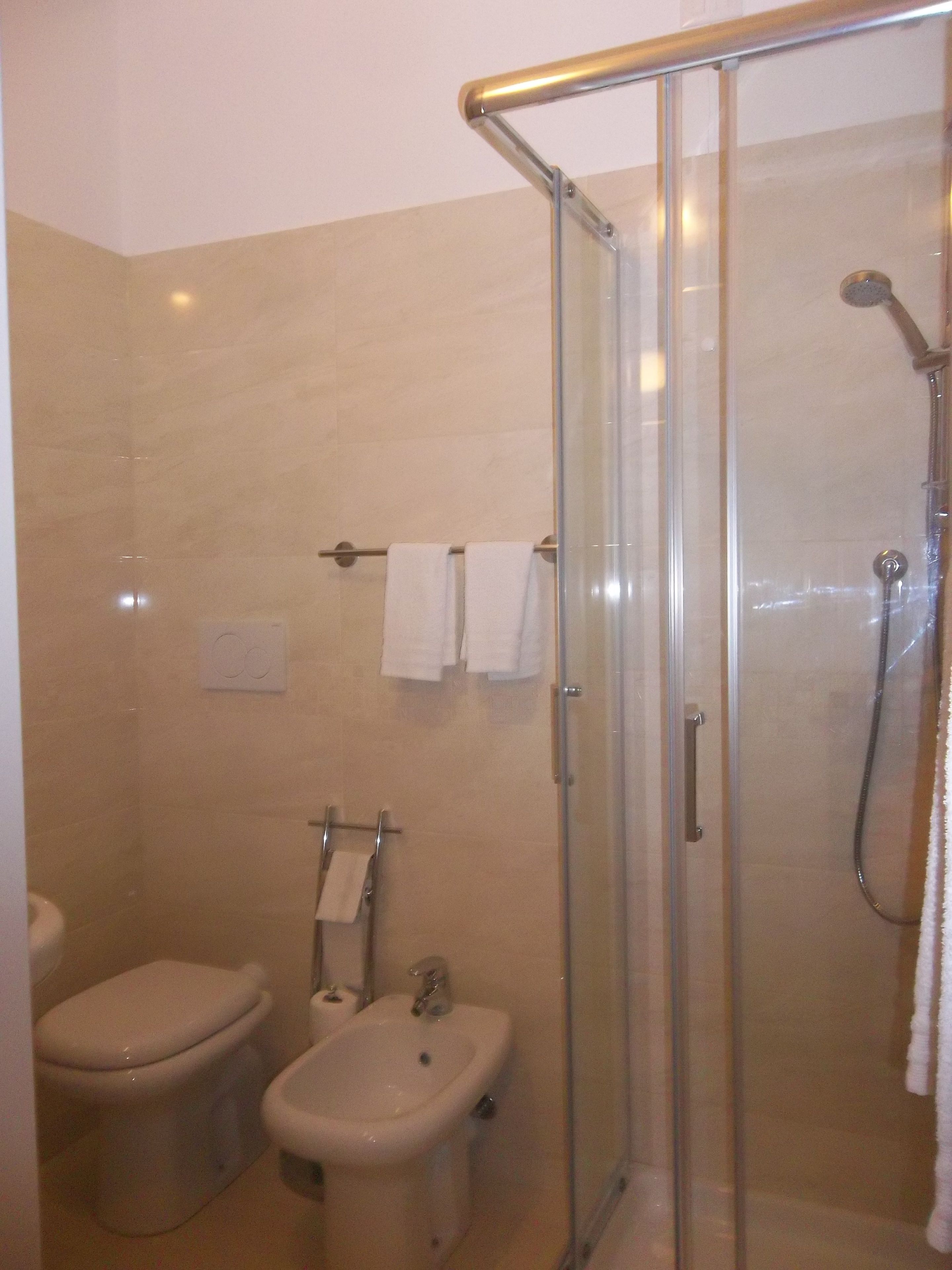 double room, 1 bedroom | bathroom | shower, hydromassage showerhead, free toiletries, hair dryer