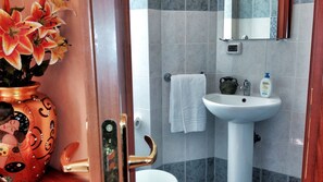 Double Room, Private Bathroom | Egyptian cotton sheets, desk, blackout drapes, free WiFi - B&B Maestoso (Rome)