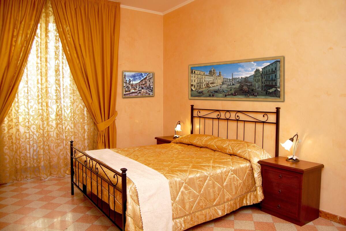 Double Room, Private Bathroom | Egyptian cotton sheets, desk, blackout drapes, WiFi (free)